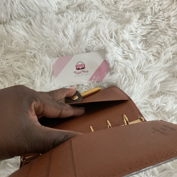 Authentic Louis Vuitton Agenda with Authentic Pen - Picture 10 of 10